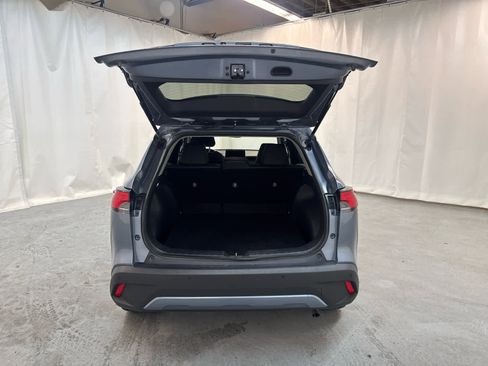 Used 2024 Toyota Corolla Cross XLE image 5