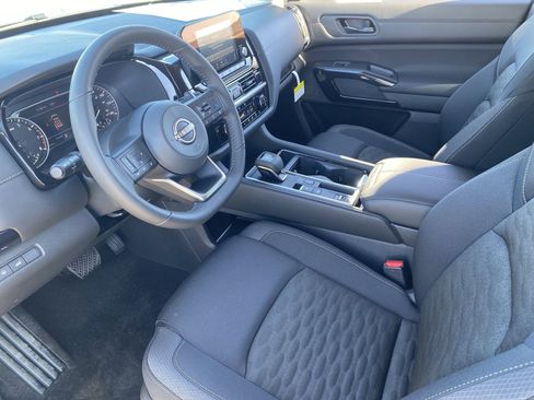 New 2025 Nissan Pathfinder SV image 19