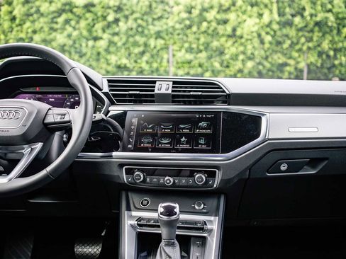 Used 2025 Audi Q3 2.0T Premium w/ Convenience Package image 13