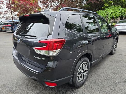 Used 2019 Subaru Forester Premium AWD/4WD image 4
