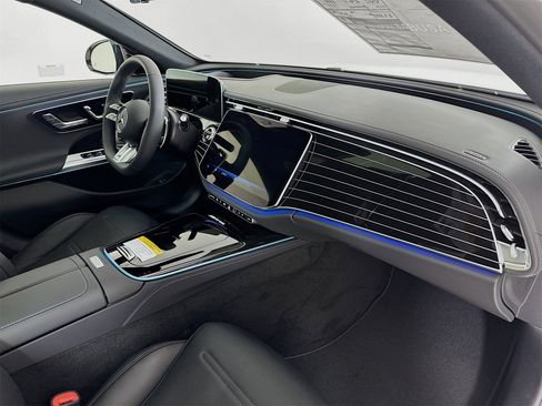New 2026 Mercedes-Benz E 53 AMG e 4MATIC Sedan image 32