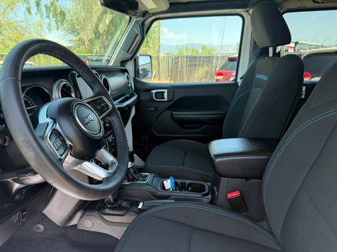 Used 2023 Jeep Wrangler Unlimited Rubicon 4xe AWD/4WD image 15