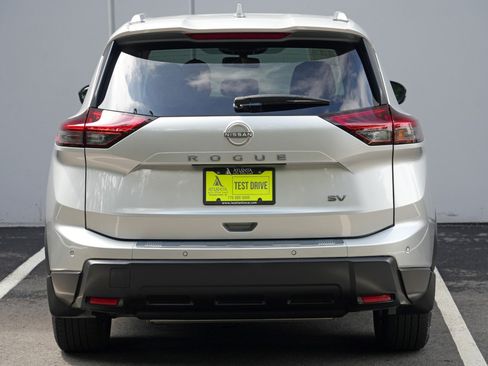 Used 2024 Nissan Rogue SV w/ SV Premium Package FWD image 47