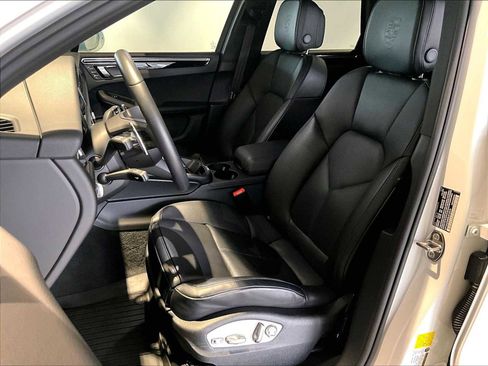 Used 2025 Porsche Macan image 8