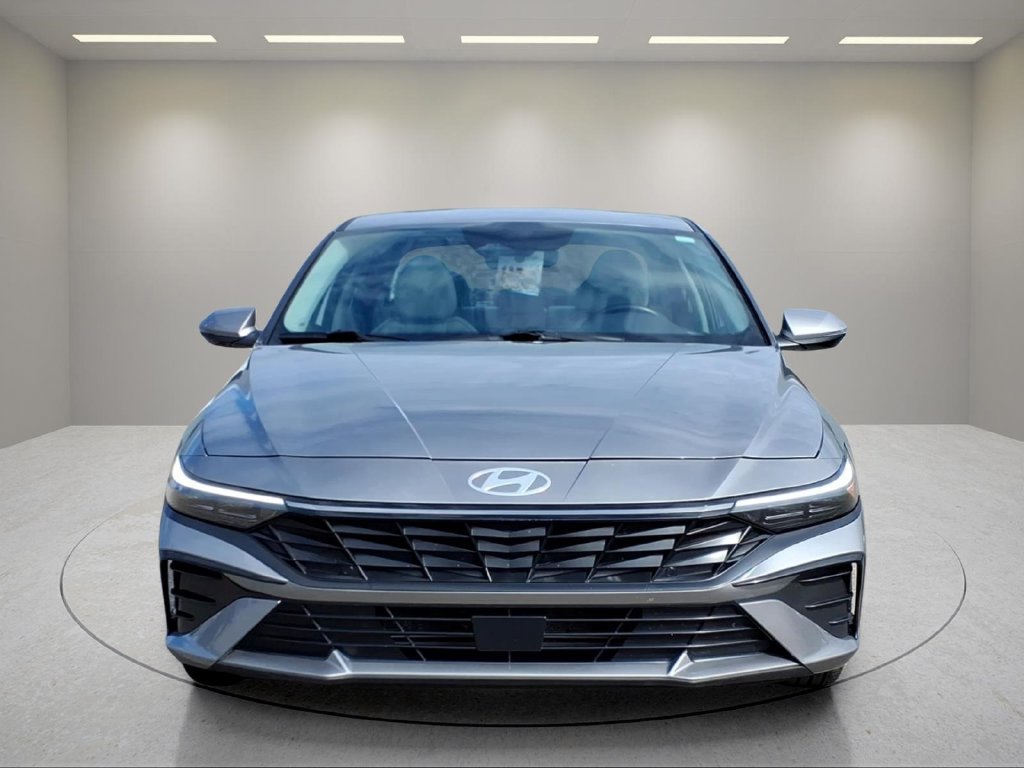 Used 2025 Hyundai Elantra Limited FWD image 2