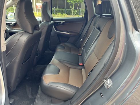 Used 2017 Volvo XC60 T5 Dynamic w/ Preferred Option Package image 26