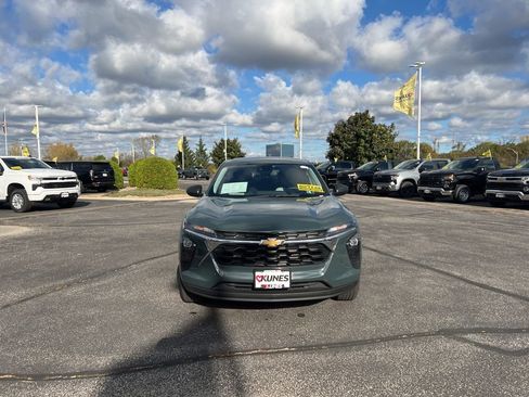 Used 2025 Chevrolet Trax LS image 2