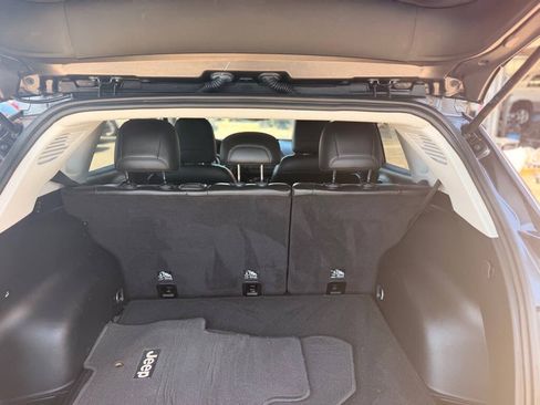 Used 2018 Jeep Compass Latitude w/ Popular Equipment Group AWD/4WD image 8