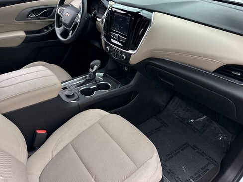 Used 2022 Chevrolet Traverse LS FWD image 21