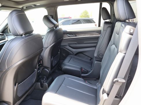 New 2025 Jeep Grand Cherokee L Limited w/ Black Appearance Package image 19