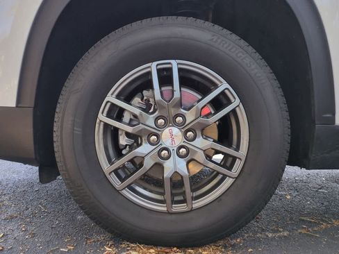 Used 2025 GMC Acadia Elevation image 14