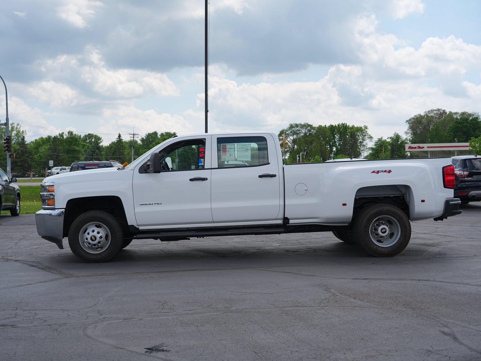 Used 2018 Chevrolet Silverado 3500 W/T AWD/4WD image 7