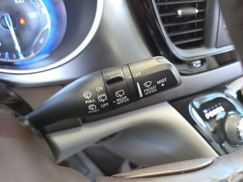 Used 2017 Chrysler Pacifica Touring-L FWD image 51