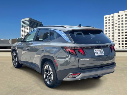 Used 2025 Hyundai Tucson SEL FWD image 3