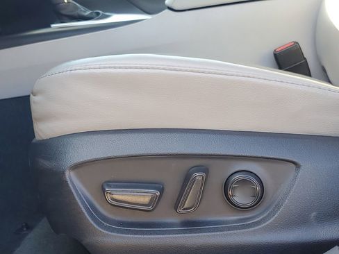 Used 2023 Toyota Camry XLE image 11