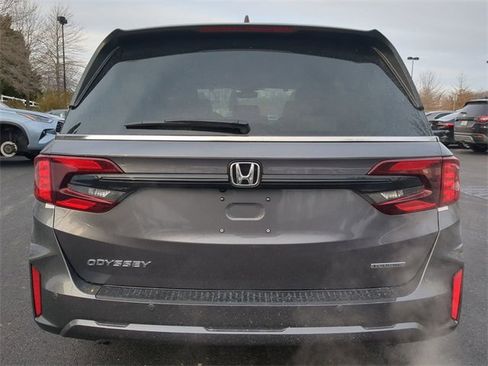 New 2026 Honda Odyssey Touring image 5