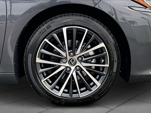 Used 2025 Lexus ES 350 w/ Premium Package image 10