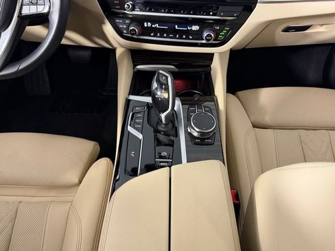 Used 2023 BMW 530i w/ Convenience Package image 15