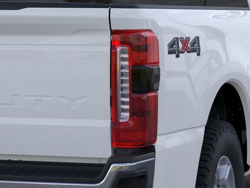 New 2026 Ford F250 XLT w/ XLT Premium Package AWD/4WD image 24