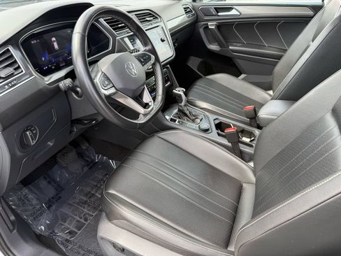 Used 2024 Volkswagen Tiguan SE AWD/4WD image 11