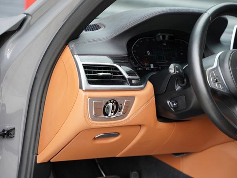 Used 2022 BMW 740i w/ M Sport Package RWD image 19