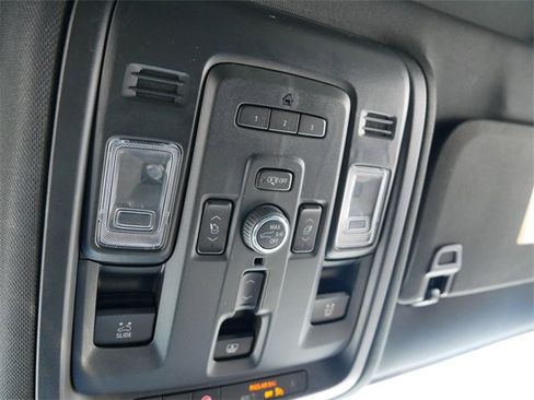 Used 2024 Chevrolet Suburban Premier image 29