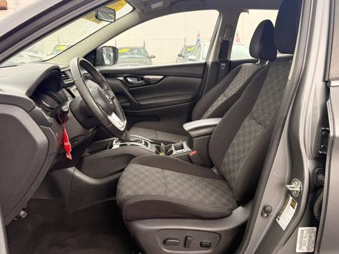 Used 2018 Nissan Rogue Sport SV w/ SV All-Weather Package AWD/4WD image 12