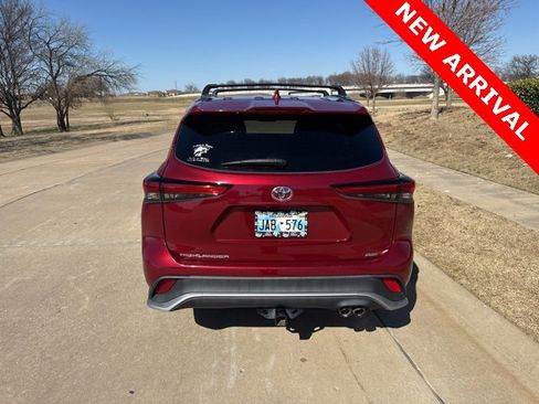 Used 2021 Toyota Highlander XSE image 4