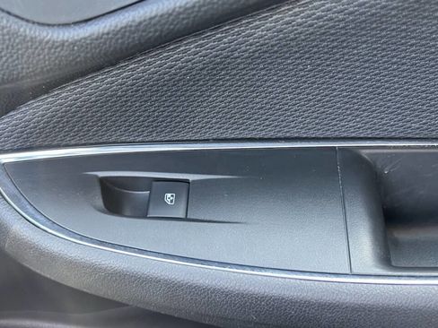 Used 2017 Chevrolet Cruze LT image 17