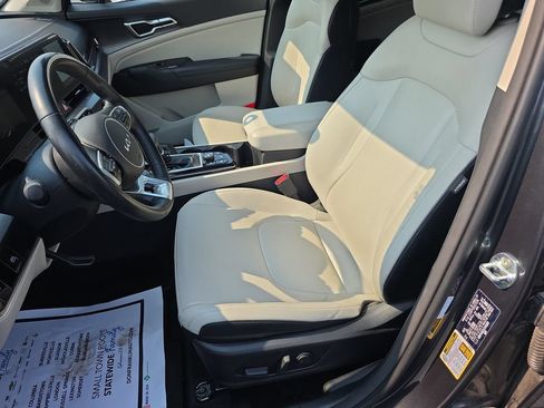 Used 2025 Kia Sportage EX FWD image 12