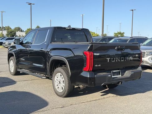 Used 2022 Toyota Tundra SR5 w/ SR5 Convenience Package AWD/4WD image 2