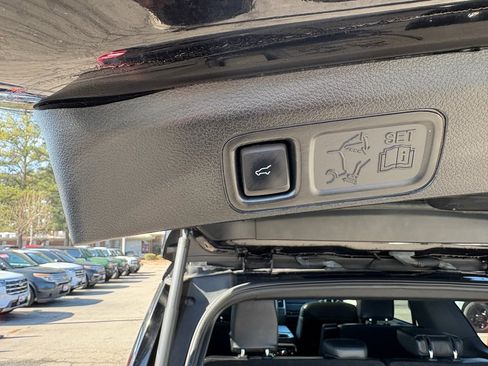 Used 2021 Ford Expedition Max XLT image 11