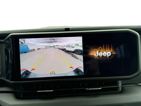 Used 2024 Jeep Gladiator Mojave w/ Steel Bumper Group AWD/4WD image 15