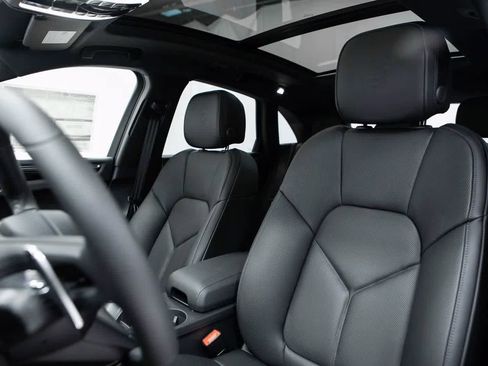 Certified 2026 Porsche Macan image 5