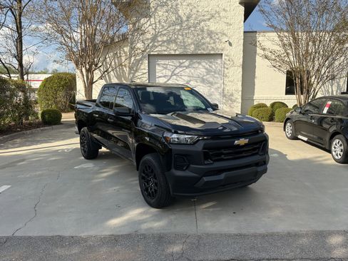 Used 2025 Chevrolet Colorado W/T w/ WT Custom Package image 2