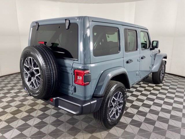 Used 2026 Jeep Wrangler Unlimited Sahara AWD/4WD image 8