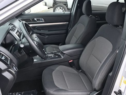 Used 2019 Ford Explorer XLT w/ Equipment Group 201A FWD image 14