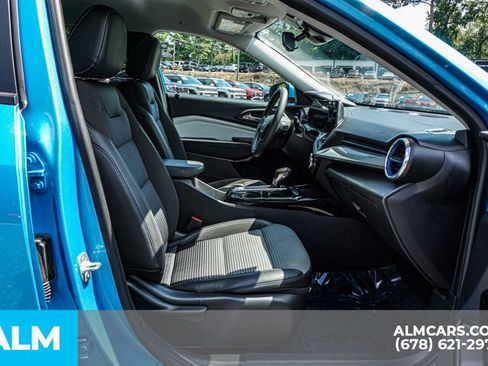 Used 2025 Chevrolet Trax LT FWD image 22