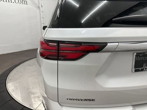 Used 2023 Chevrolet Traverse High Country image 34