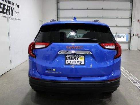 Used 2024 GMC Terrain SLE w/ Driver Convenience Package image 19