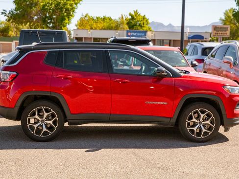 Used 2025 Jeep Compass Limited AWD/4WD image 5
