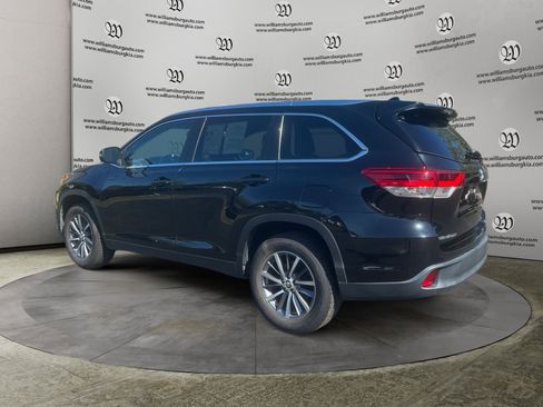 Used 2019 Toyota Highlander XLE FWD image 3