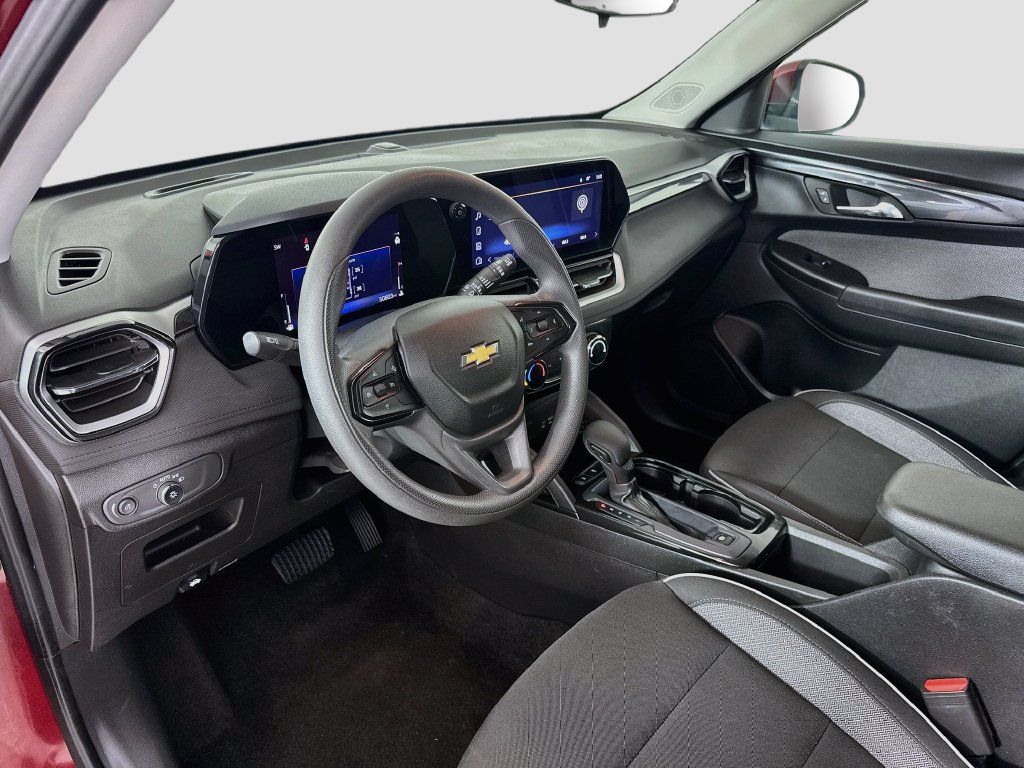Used 2025 Chevrolet TrailBlazer LT FWD image 9