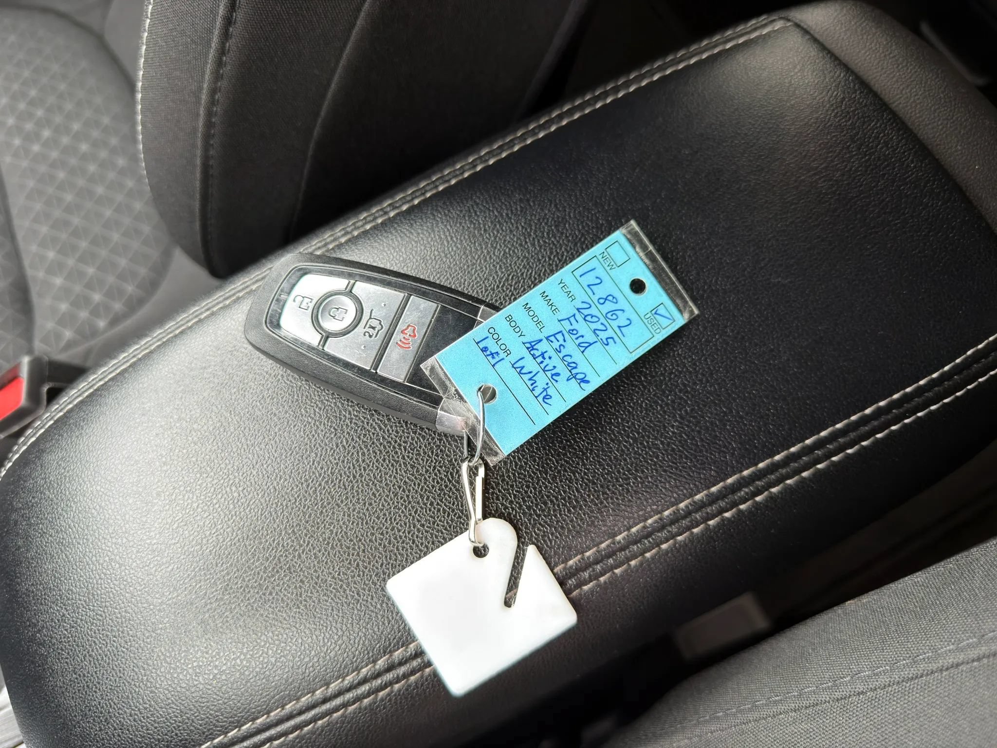 Used 2025 Ford Escape Active AWD/4WD image 2