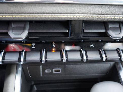 Certified 2025 Chevrolet Colorado ZR2 w/ Technology Package image 28