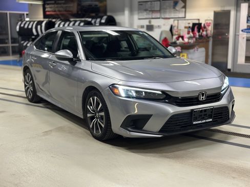 Used 2023 Honda Civic EX image 3