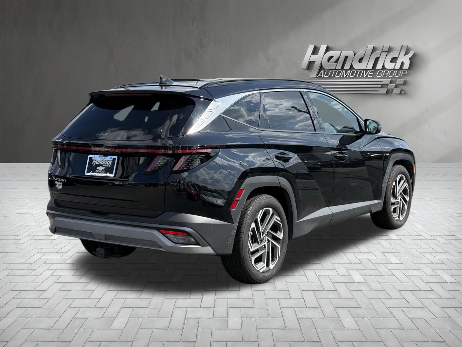Used 2025 Hyundai Tucson Limited FWD image 9