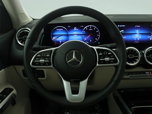 Used 2023 Mercedes-Benz GLB 250 4MATIC image 8