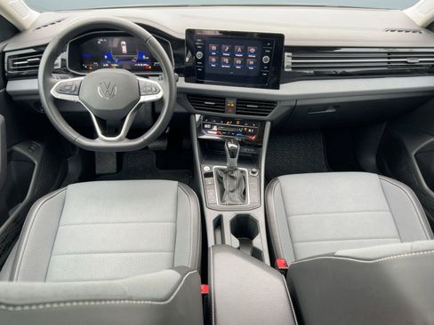 Certified 2025 Volkswagen Jetta SE image 25