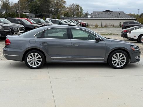 Used 2013 Volkswagen Passat 2.5 SEL Premium image 10